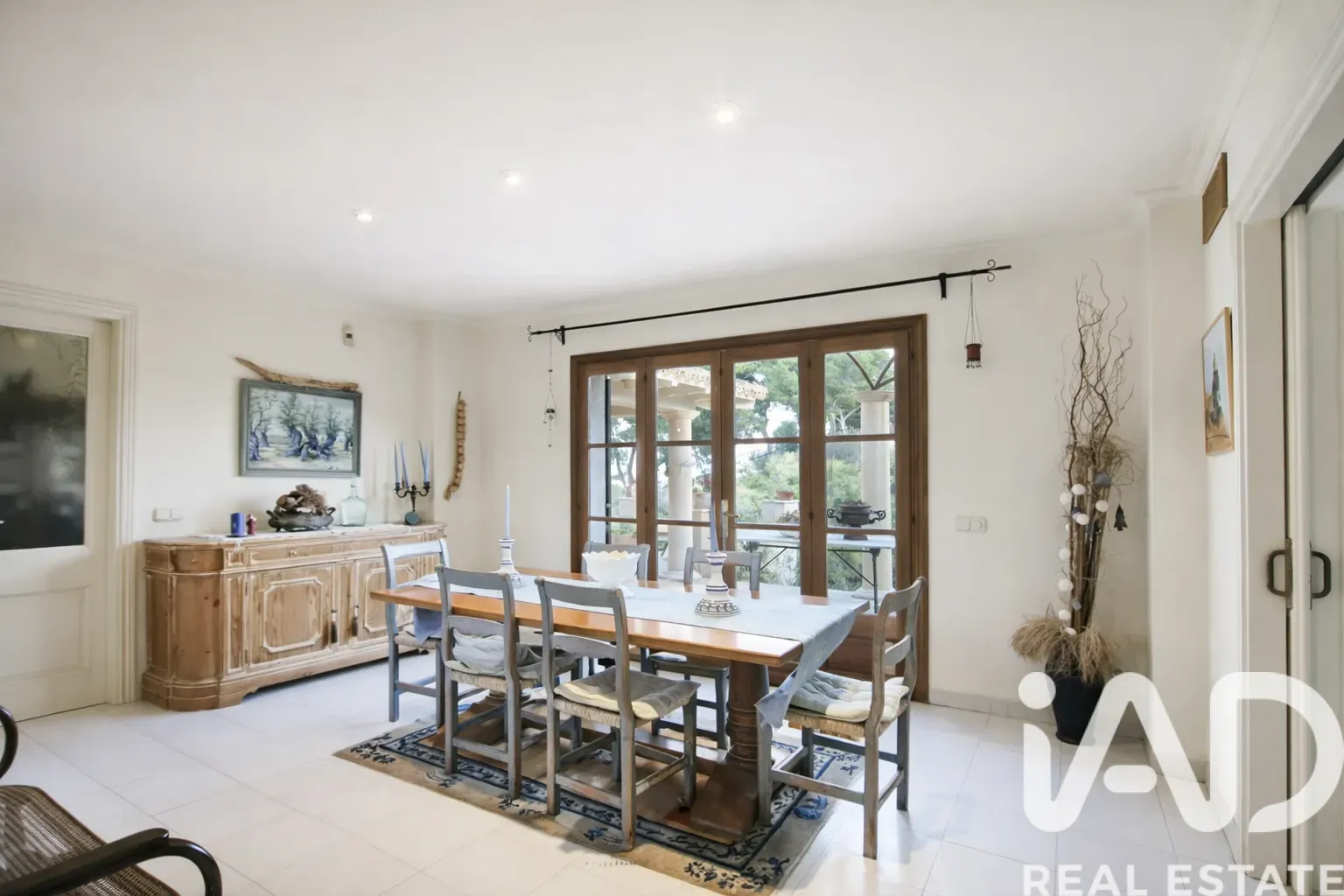 Spacious 1990s Villa with Pool and Gardens in Capdepera, Balearic Islands - View image 6 of 31