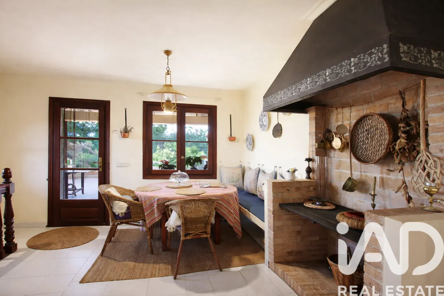 Spacious 1990s Villa with Pool and Gardens in Capdepera, Balearic Islands - View image 7 of 31