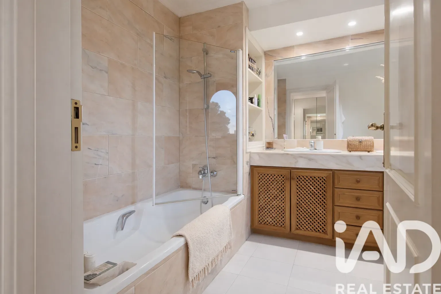 Spacious 1990s Villa with Pool and Gardens in Capdepera, Balearic Islands - View image 16 of 31