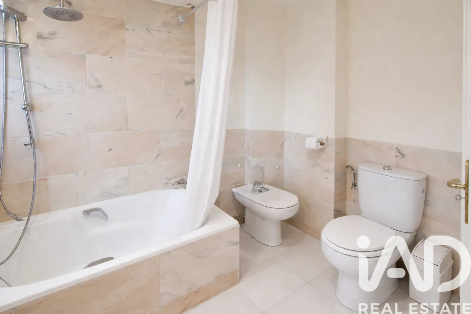 Spacious 1990s Villa with Pool and Gardens in Capdepera, Balearic Islands - View image 20 of 31