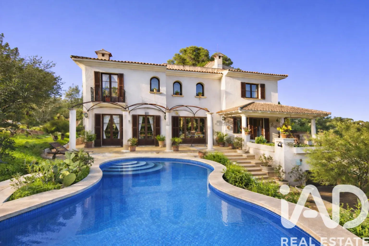 Spacious 1990s Villa with Pool and Gardens in Capdepera, Balearic Islands - View image 30 of 31