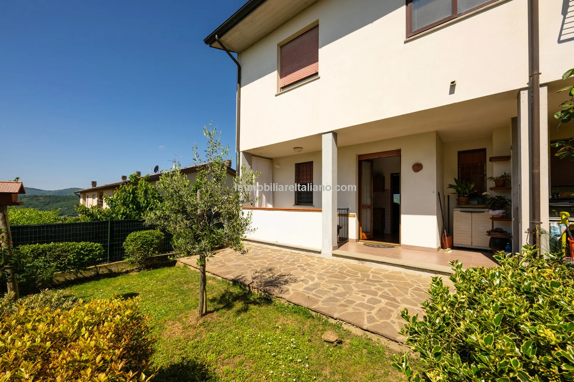 Tuscan Townhouse with Private Garden near Historic Anghiari Centre - Image 1