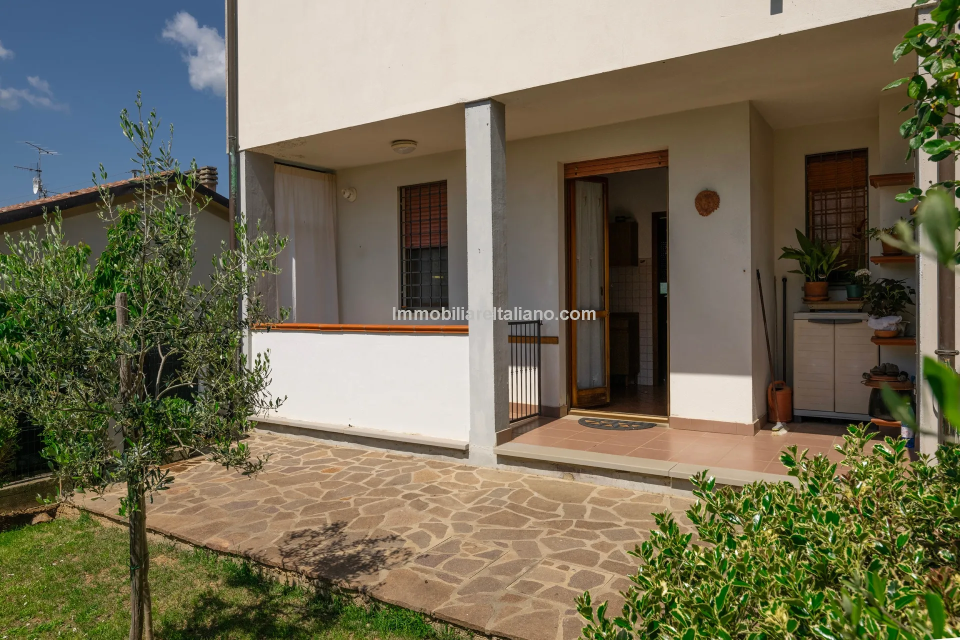 Tuscan Townhouse with Private Garden near Historic Anghiari Centre - Image 2