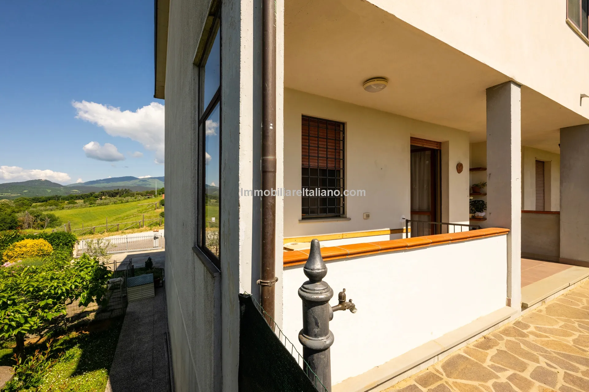 Tuscan Townhouse with Private Garden near Historic Anghiari Centre - Image 4