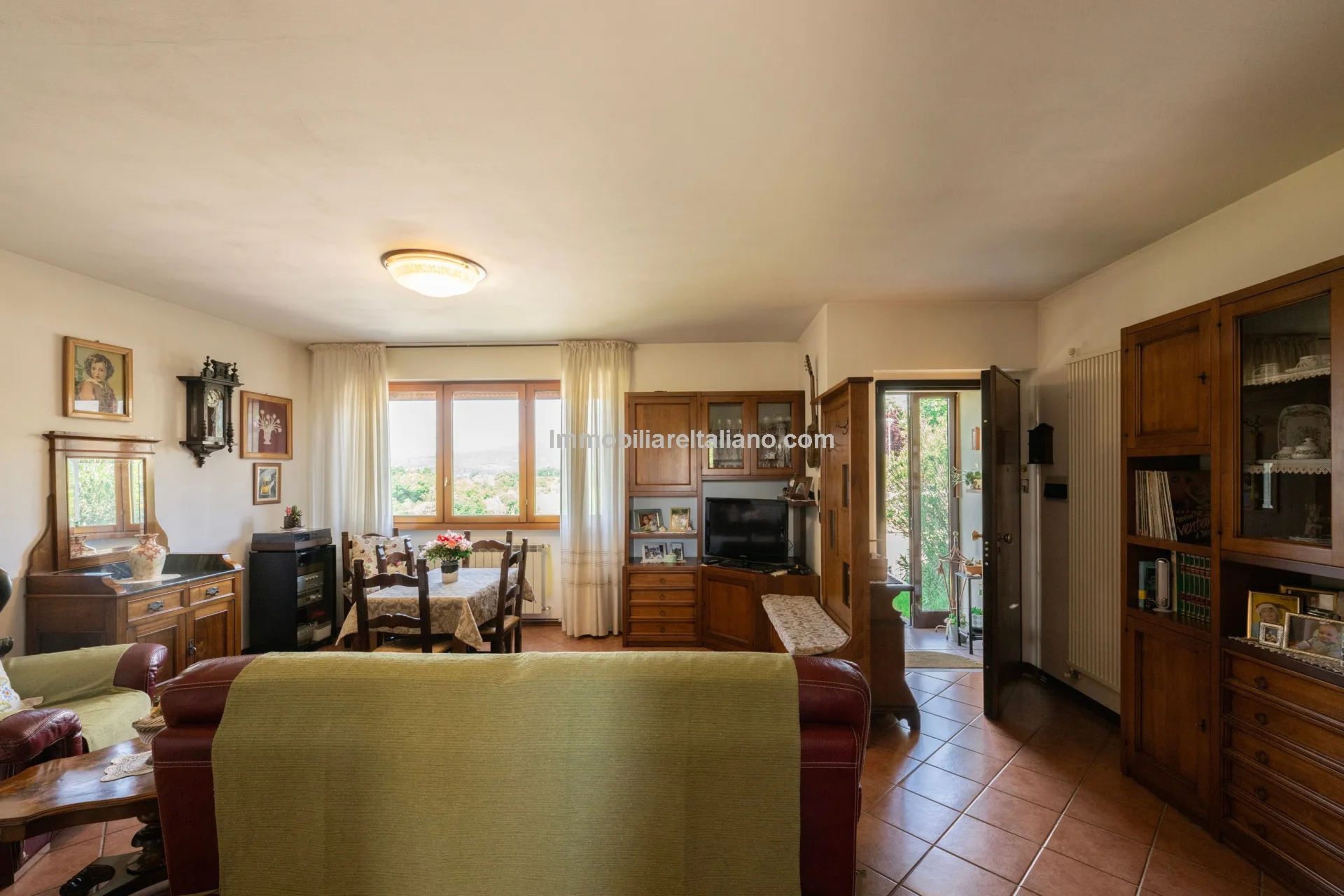 Tuscan Townhouse with Private Garden near Historic Anghiari Centre - View image 9 of 52