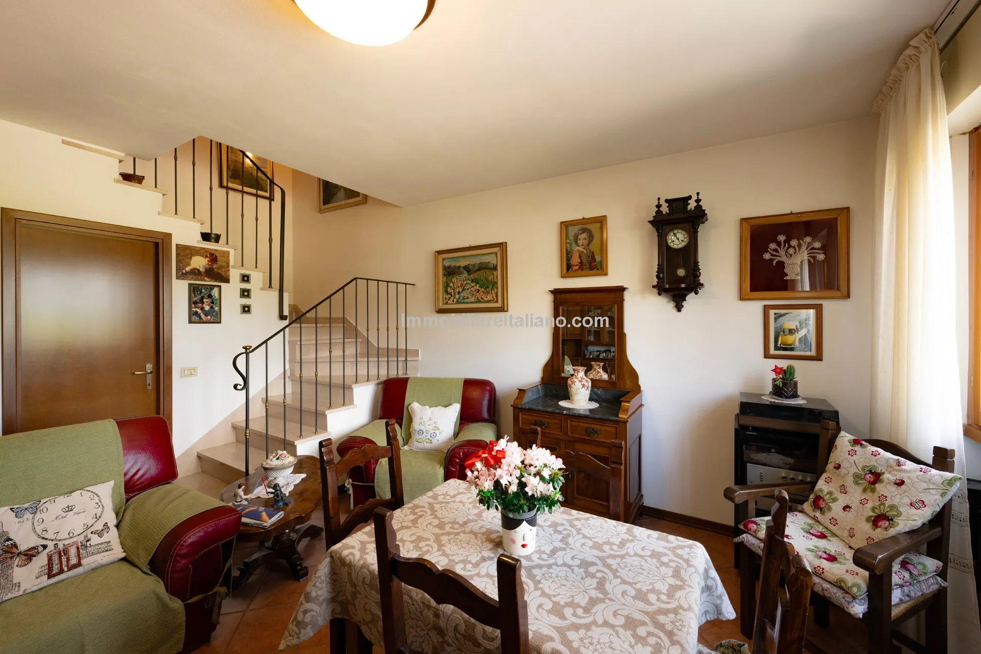 Tuscan Townhouse with Private Garden near Historic Anghiari Centre - View image 10 of 52