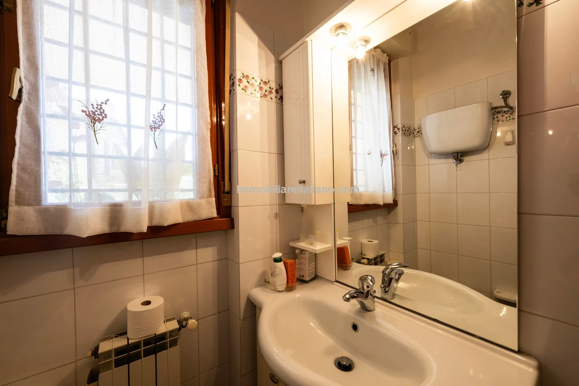 Tuscan Townhouse with Private Garden near Historic Anghiari Centre - View image 11 of 52