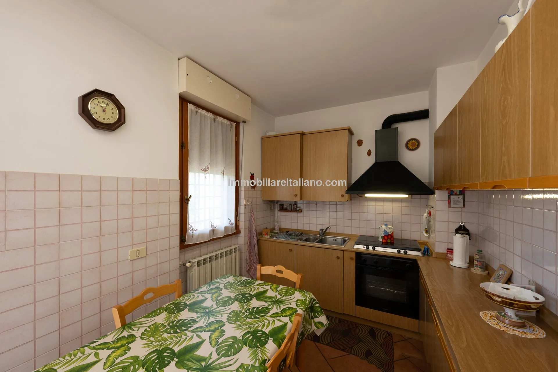 Tuscan Townhouse with Private Garden near Historic Anghiari Centre - View image 15 of 52