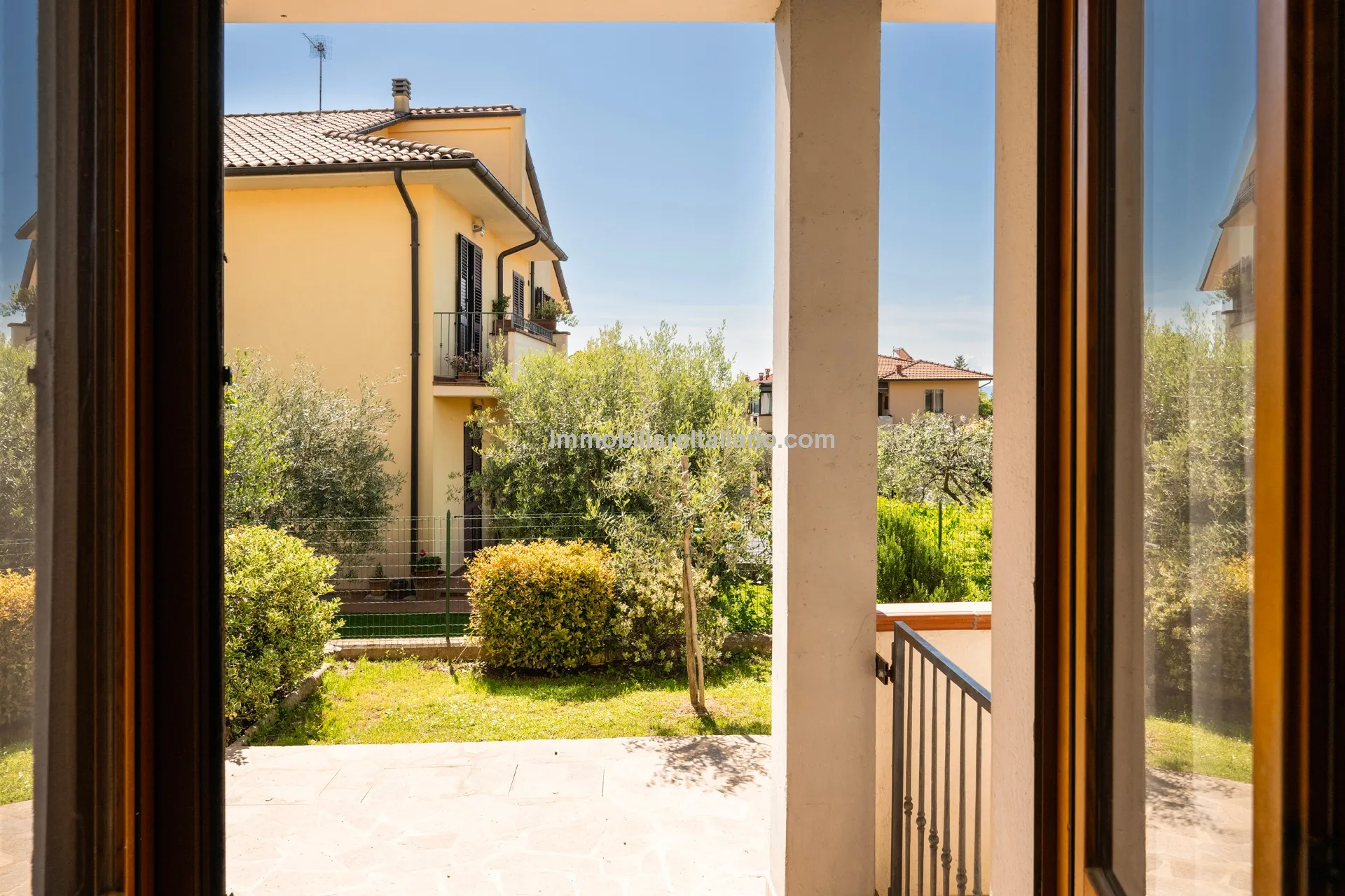 Tuscan Townhouse with Private Garden near Historic Anghiari Centre - View image 16 of 52