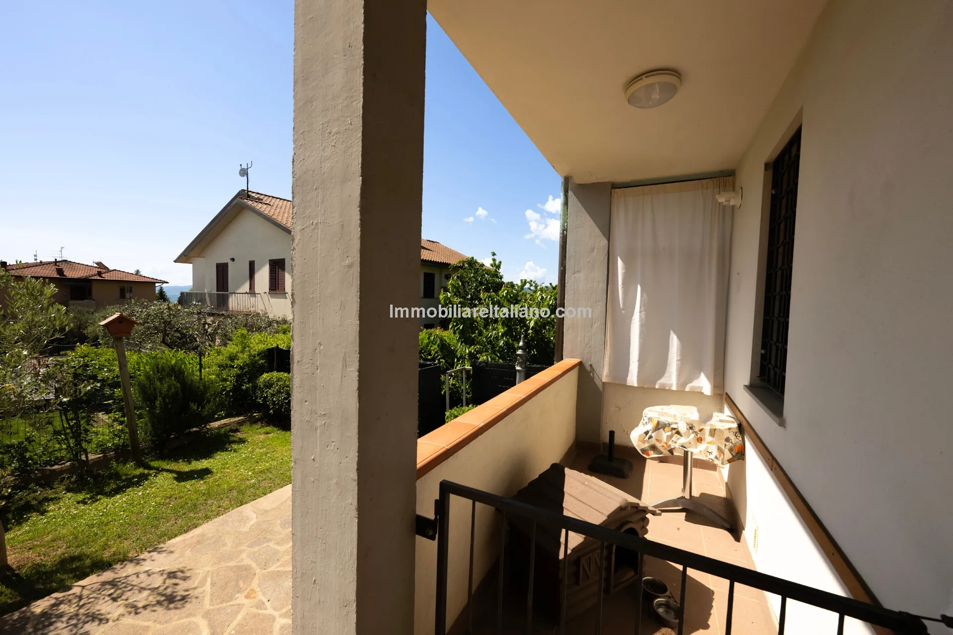 Tuscan Townhouse with Private Garden near Historic Anghiari Centre - View image 17 of 52