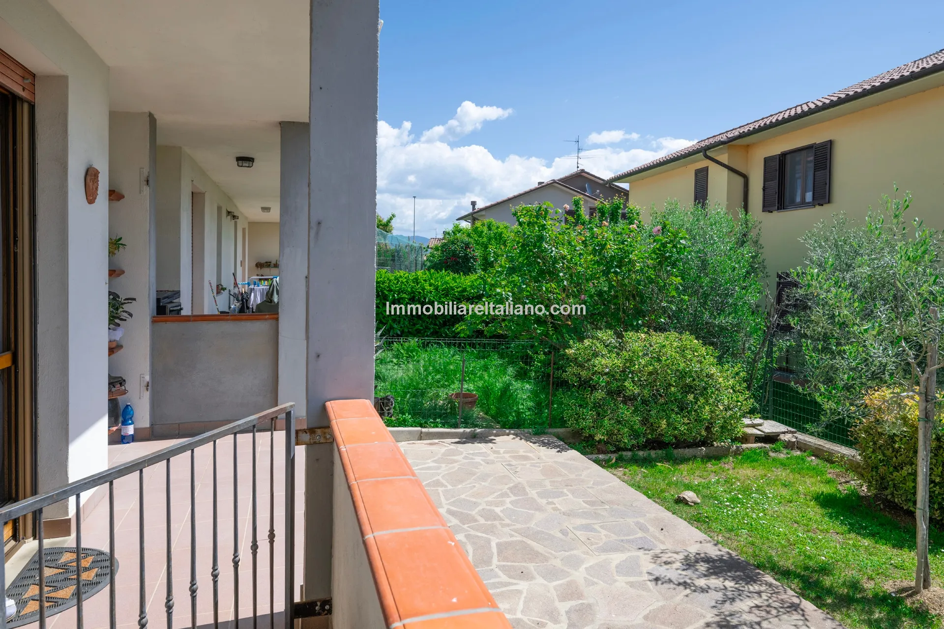Tuscan Townhouse with Private Garden near Historic Anghiari Centre - View image 18 of 52