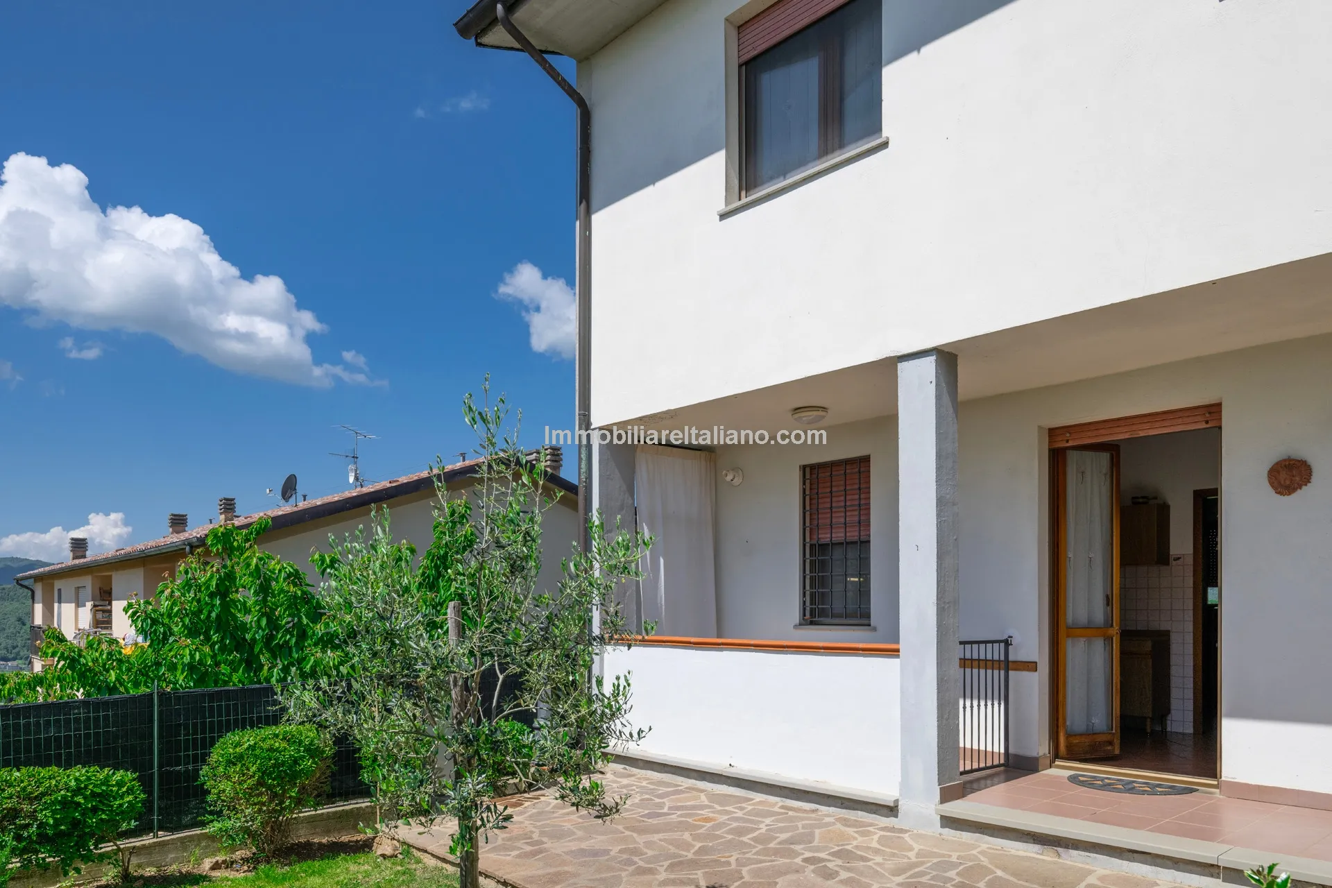 Tuscan Townhouse with Private Garden near Historic Anghiari Centre - View image 19 of 52