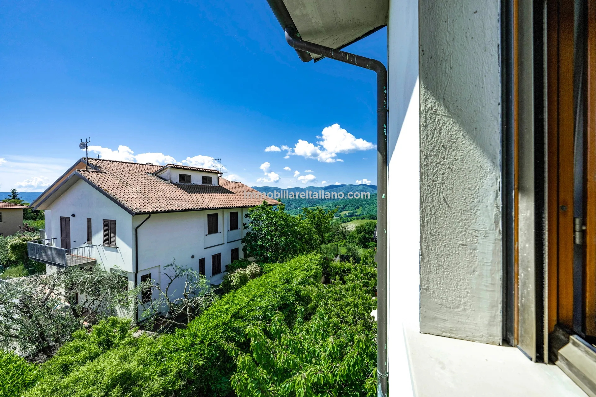 Tuscan Townhouse with Private Garden near Historic Anghiari Centre - View image 22 of 52