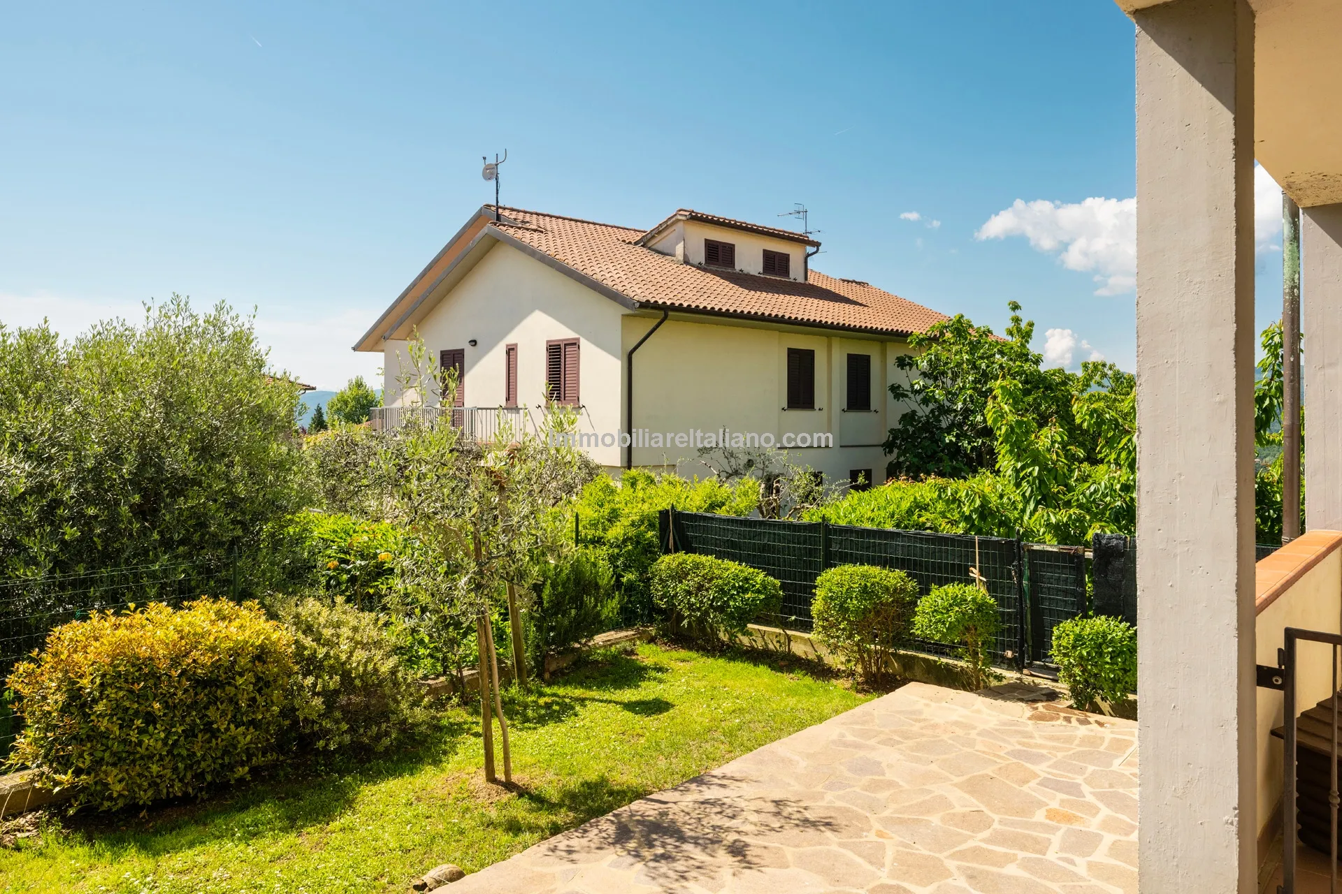 Tuscan Townhouse with Private Garden near Historic Anghiari Centre - View image 26 of 52