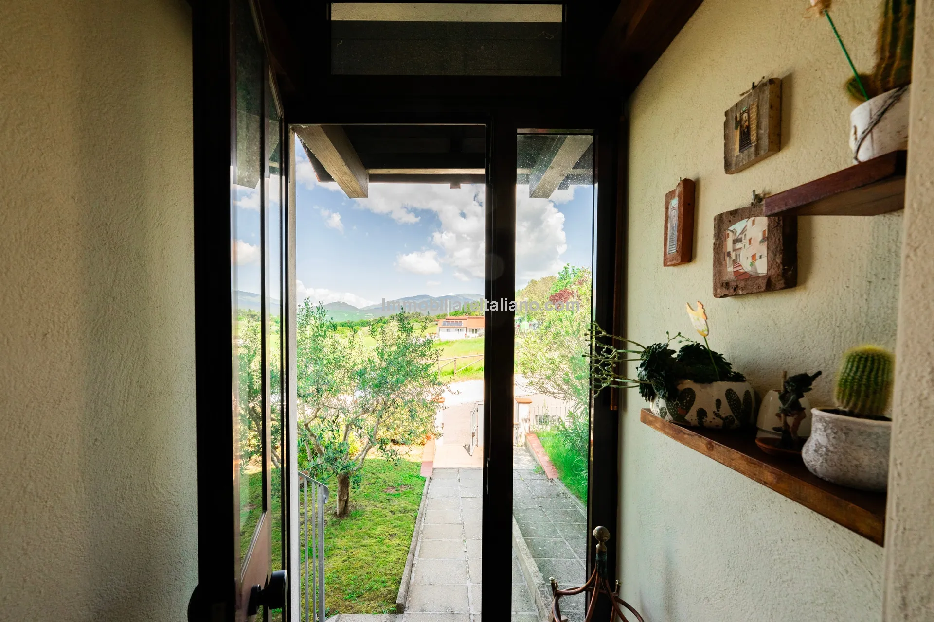 Tuscan Townhouse with Private Garden near Historic Anghiari Centre - View image 27 of 52