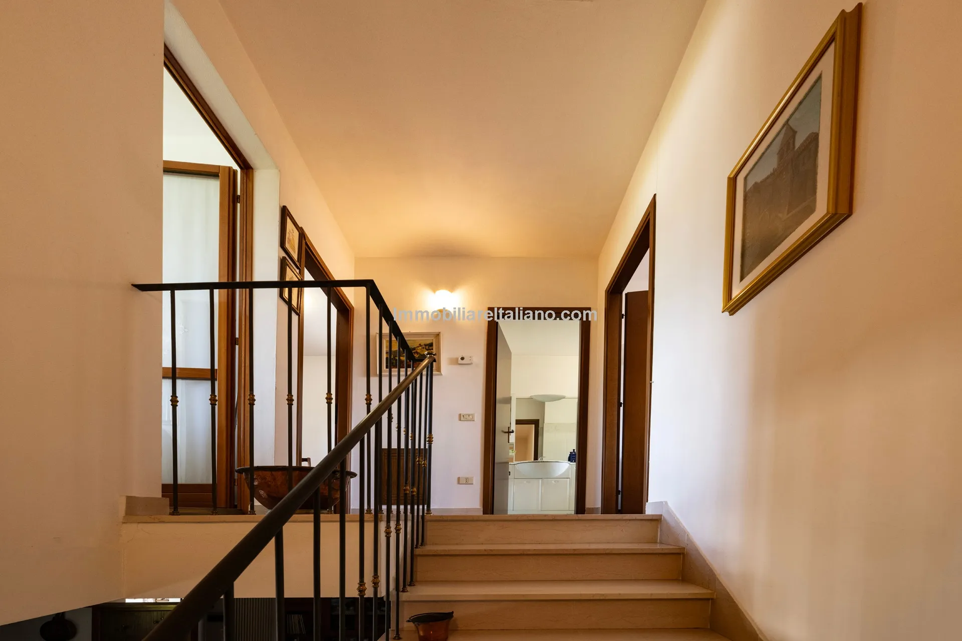 Tuscan Townhouse with Private Garden near Historic Anghiari Centre - View image 29 of 52