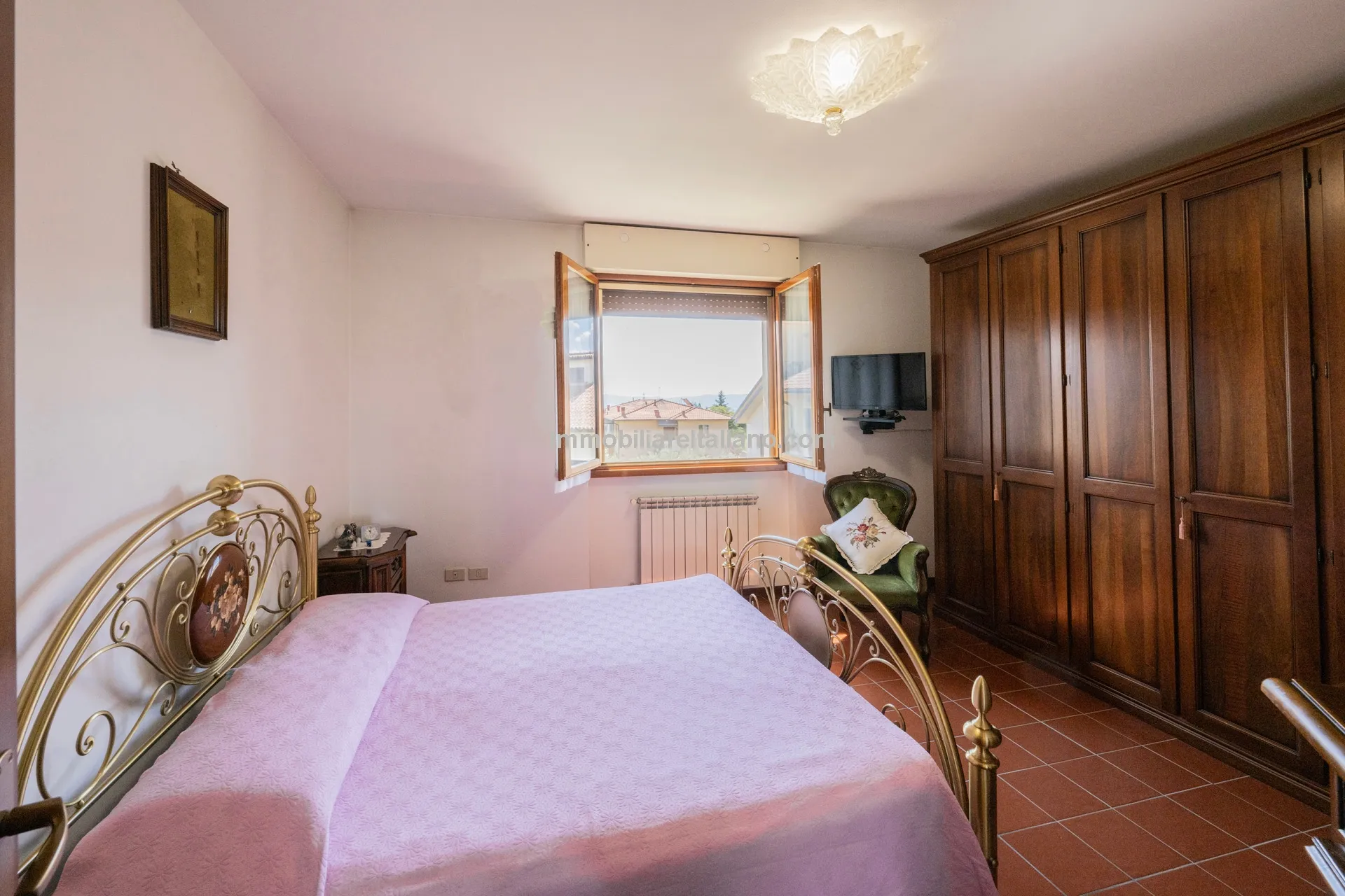Tuscan Townhouse with Private Garden near Historic Anghiari Centre - View image 33 of 52