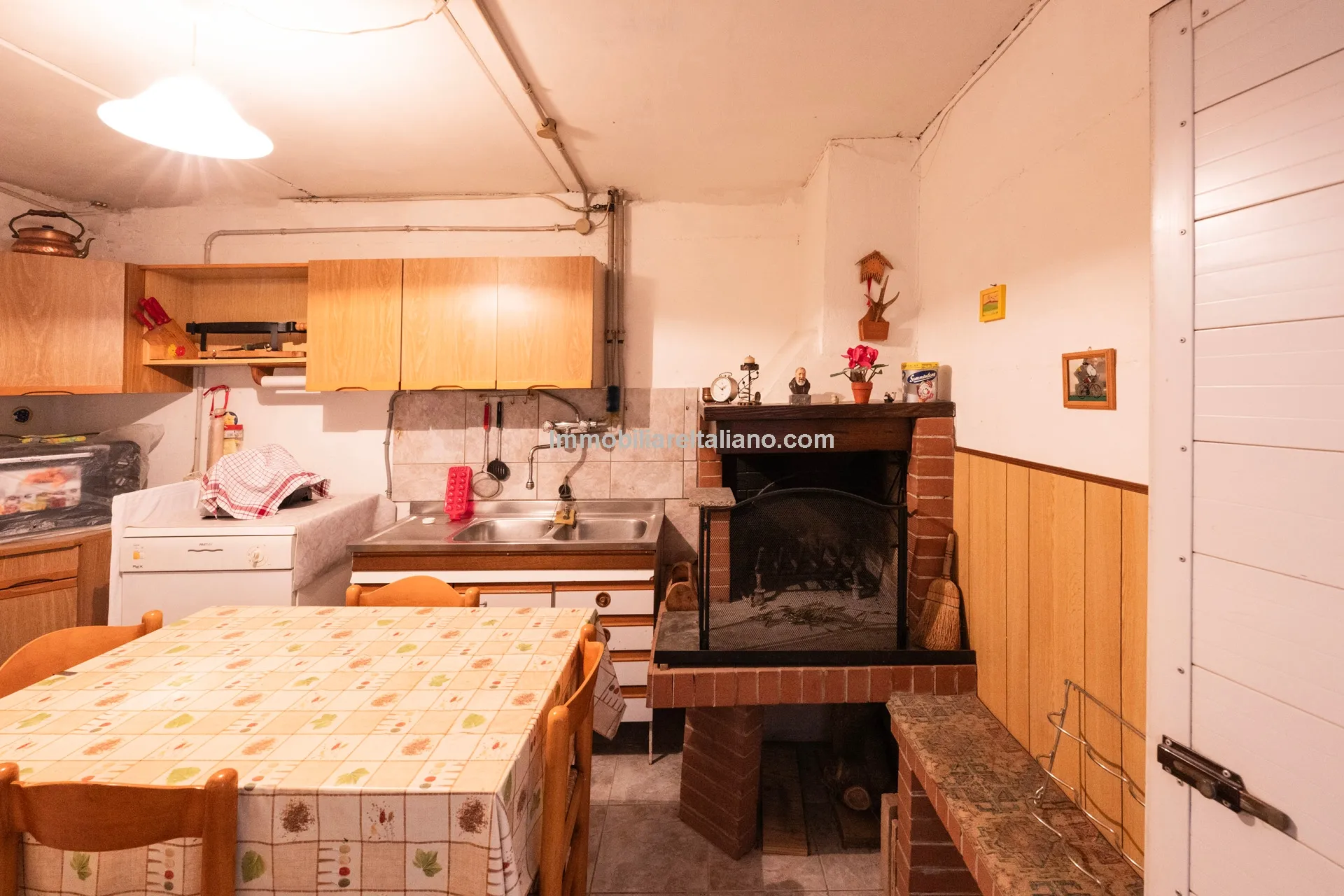 Tuscan Townhouse with Private Garden near Historic Anghiari Centre - View image 47 of 52