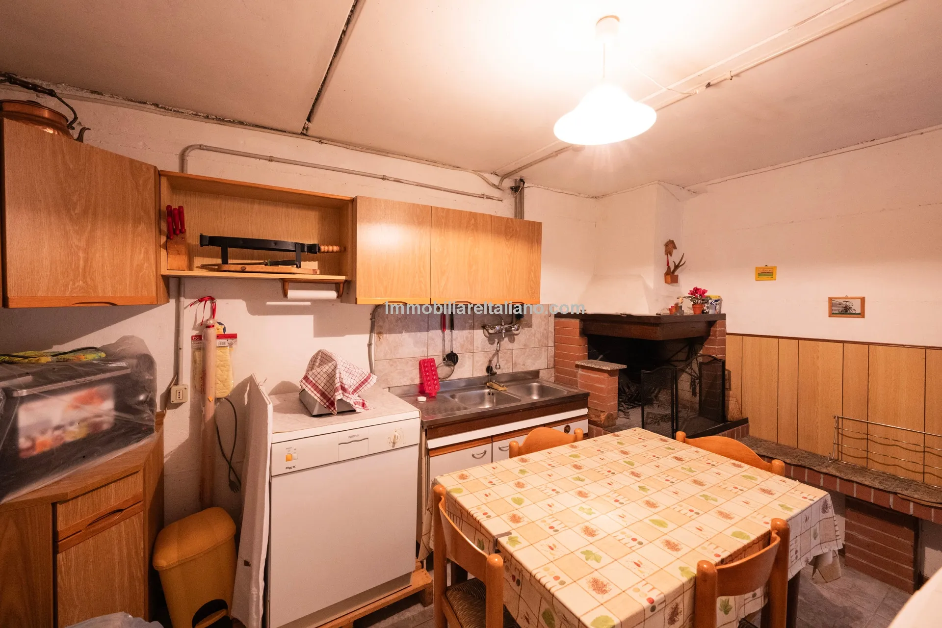 Tuscan Townhouse with Private Garden near Historic Anghiari Centre - View image 48 of 52