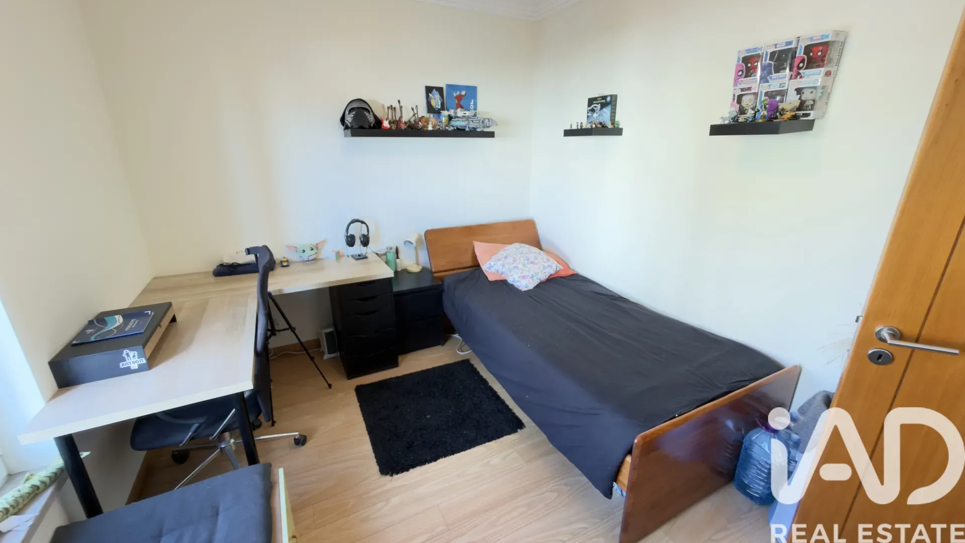 Contemporary 4-Bedroom House with Garden and Parking in Santo Isidoro, Portugal - View image 11 of 29