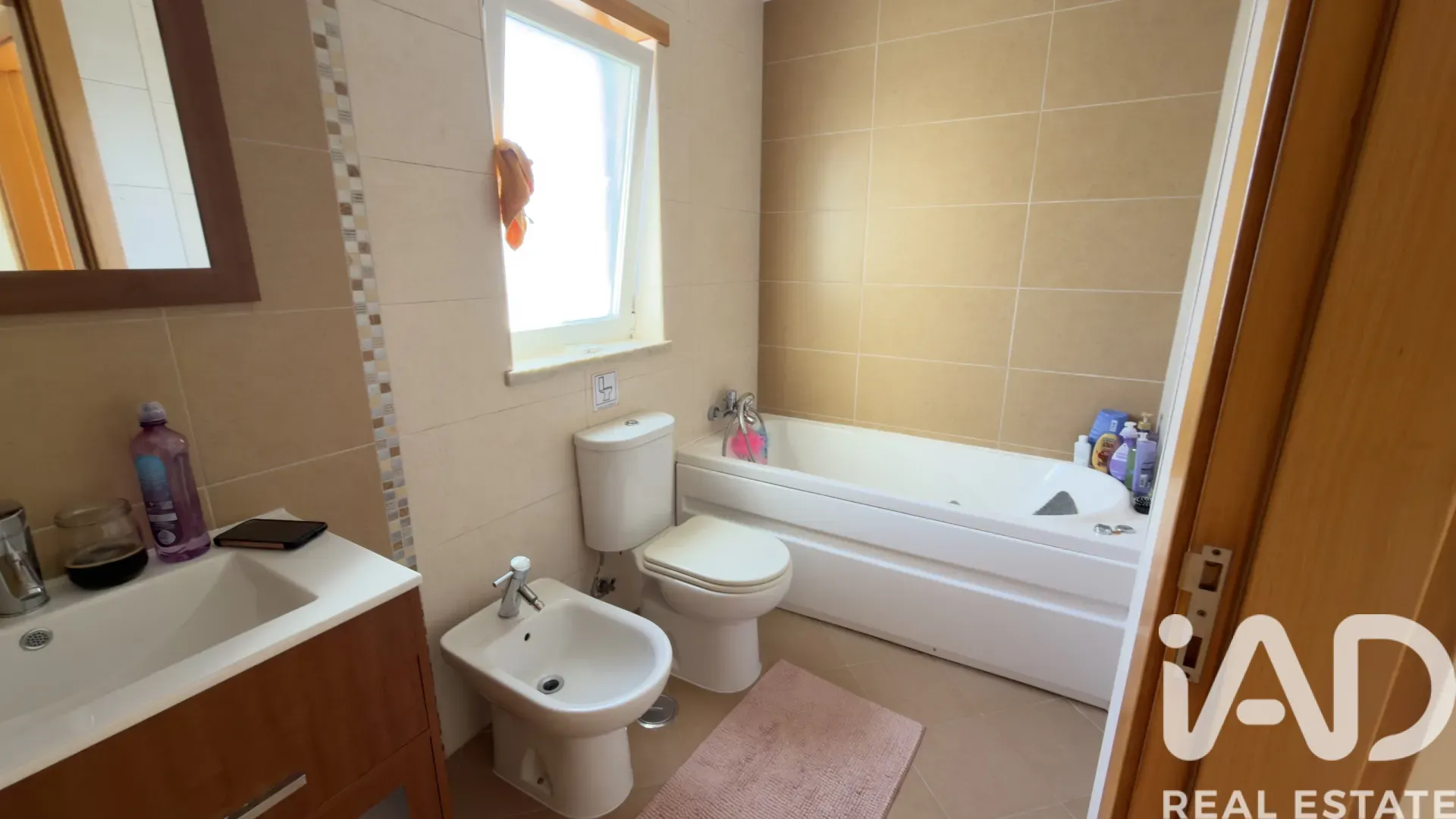 Contemporary 4-Bedroom House with Garden and Parking in Santo Isidoro, Portugal - View image 17 of 29