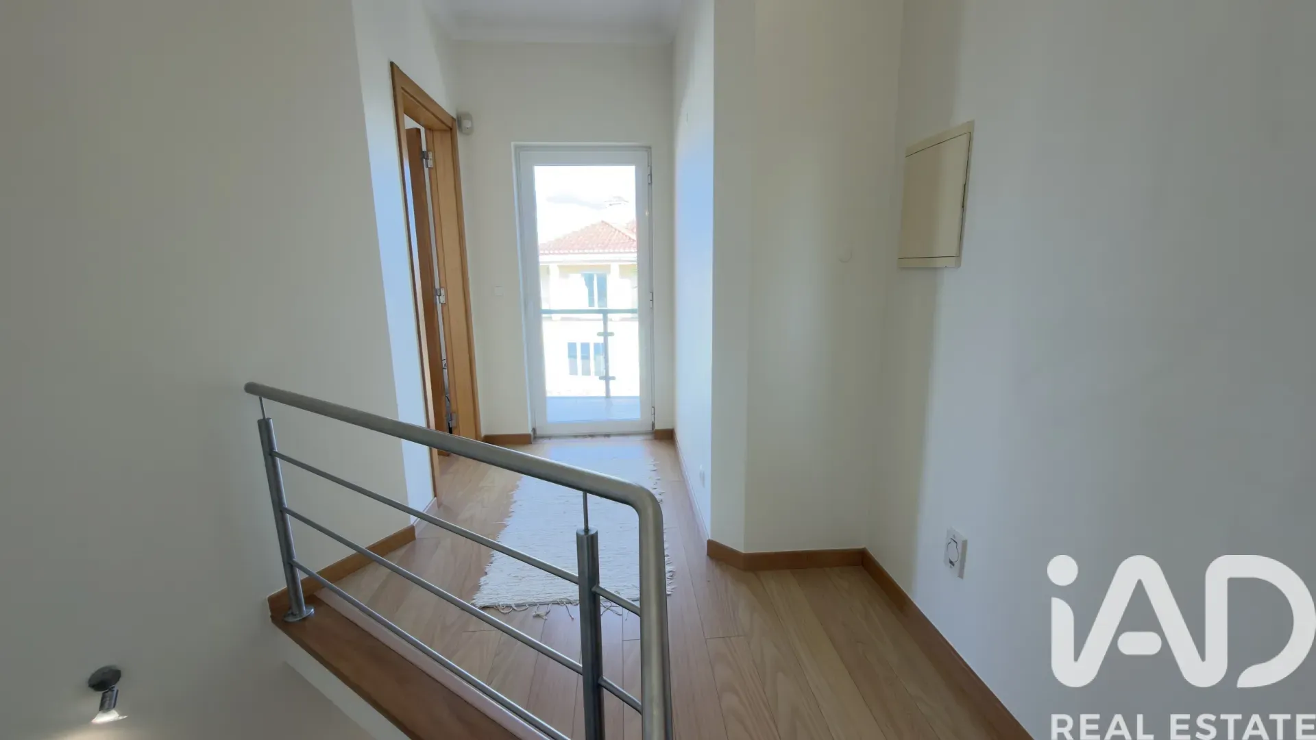 Contemporary 4-Bedroom House with Garden and Parking in Santo Isidoro, Portugal - View image 18 of 29