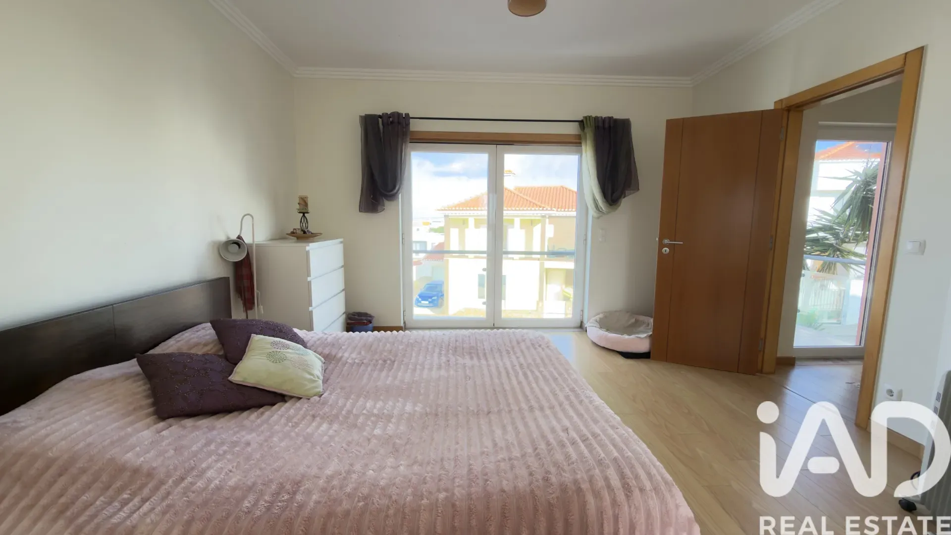 Contemporary 4-Bedroom House with Garden and Parking in Santo Isidoro, Portugal - View image 19 of 29