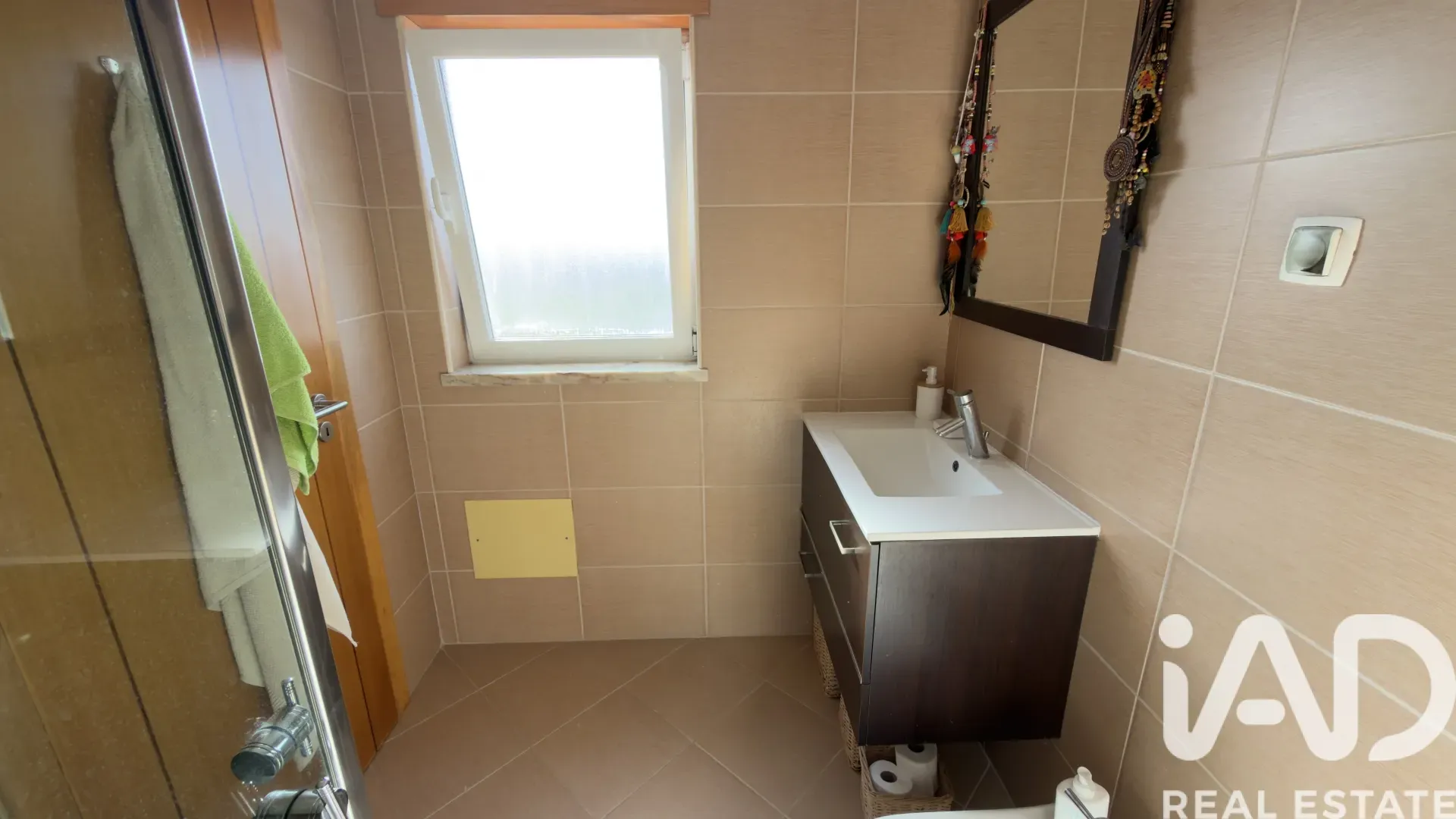 Contemporary 4-Bedroom House with Garden and Parking in Santo Isidoro, Portugal - View image 22 of 29