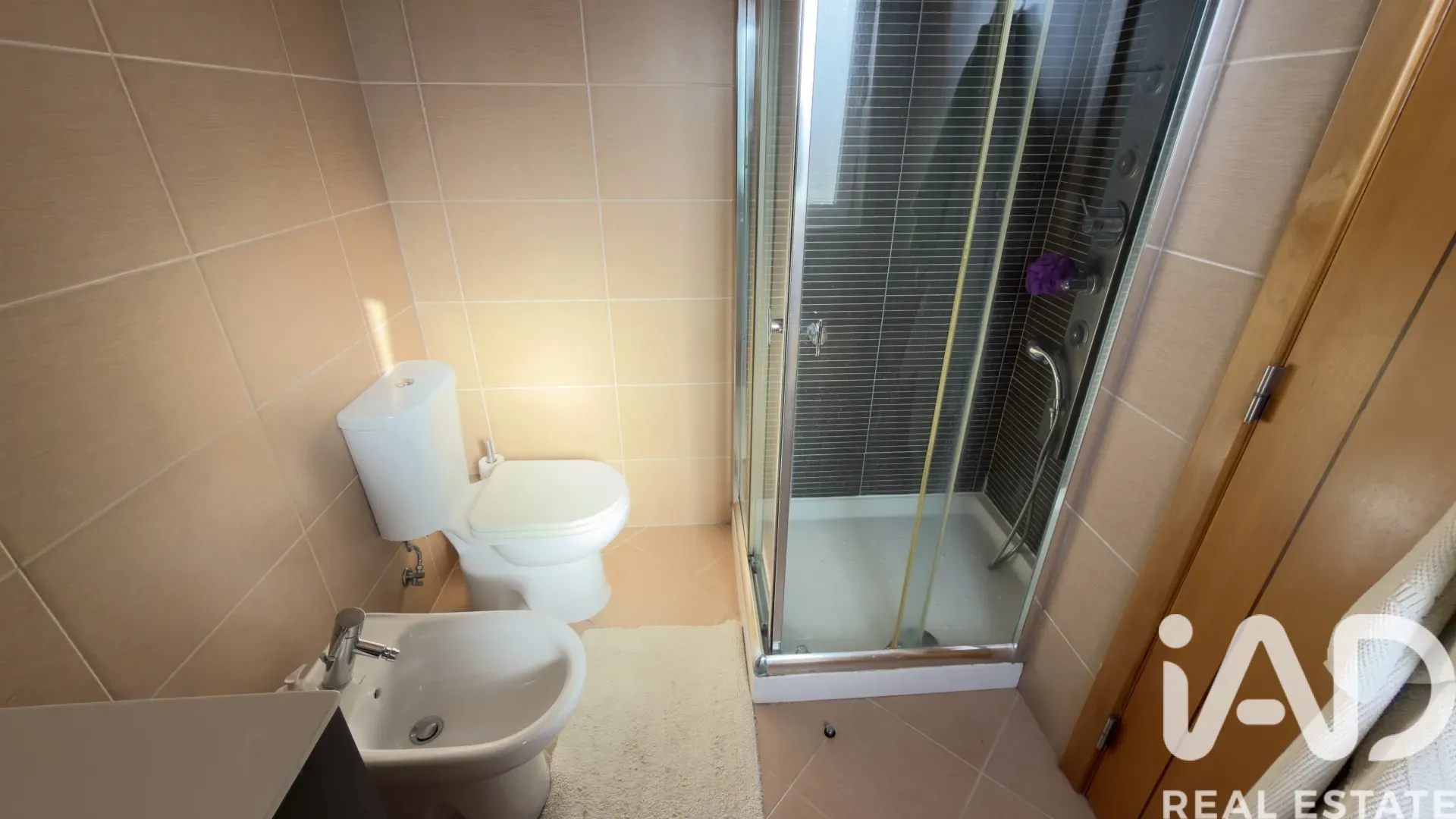 Contemporary 4-Bedroom House with Garden and Parking in Santo Isidoro, Portugal - View image 23 of 29