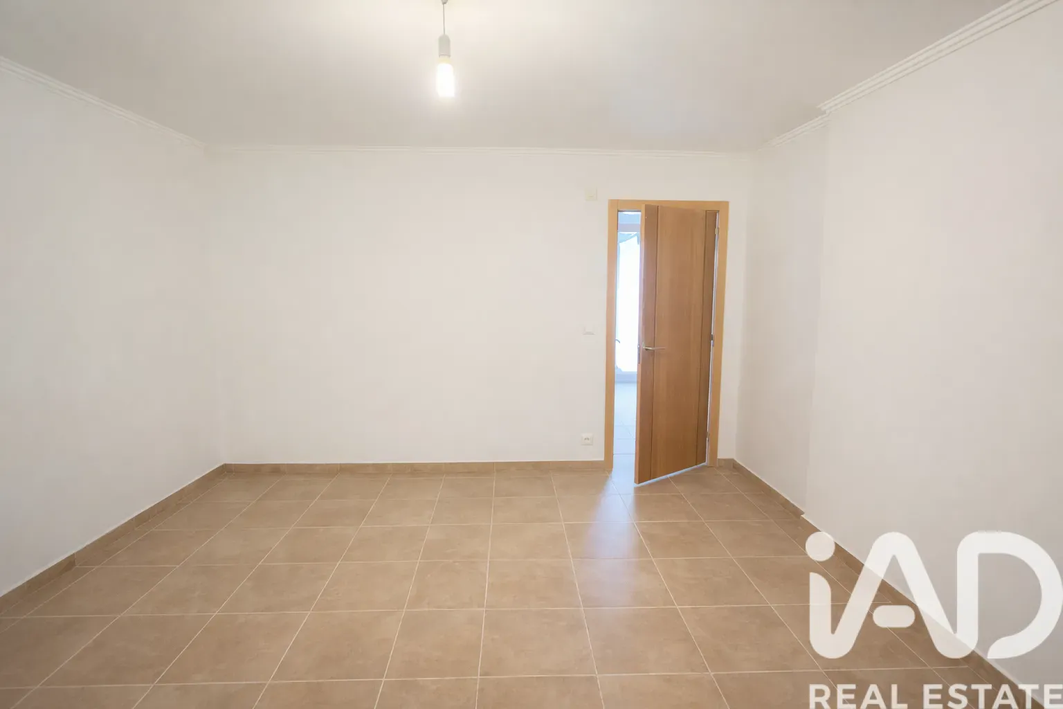 Contemporary 4-Bedroom House with Garden and Parking in Santo Isidoro, Portugal - View image 26 of 29