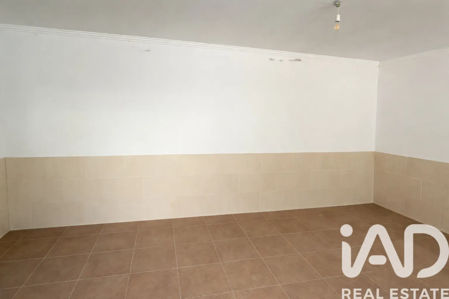 Contemporary 4-Bedroom House with Garden and Parking in Santo Isidoro, Portugal - View image 28 of 29