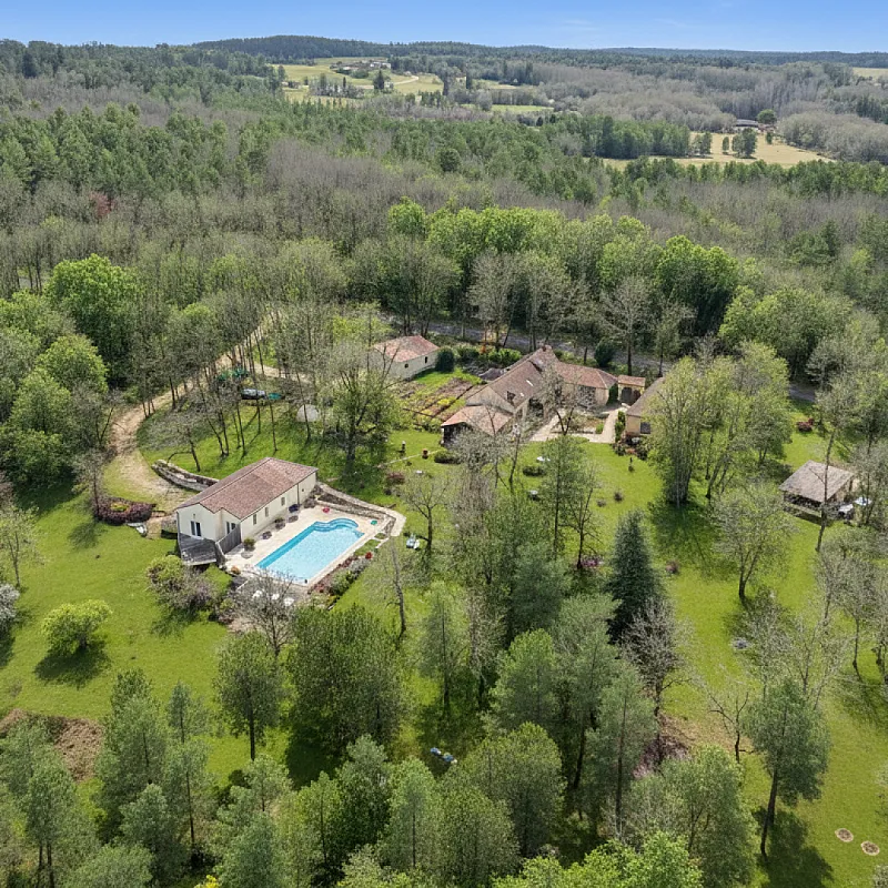 Historic 9-Bedroom Estate with Guesthouses in Dordogne's Périgord Noir