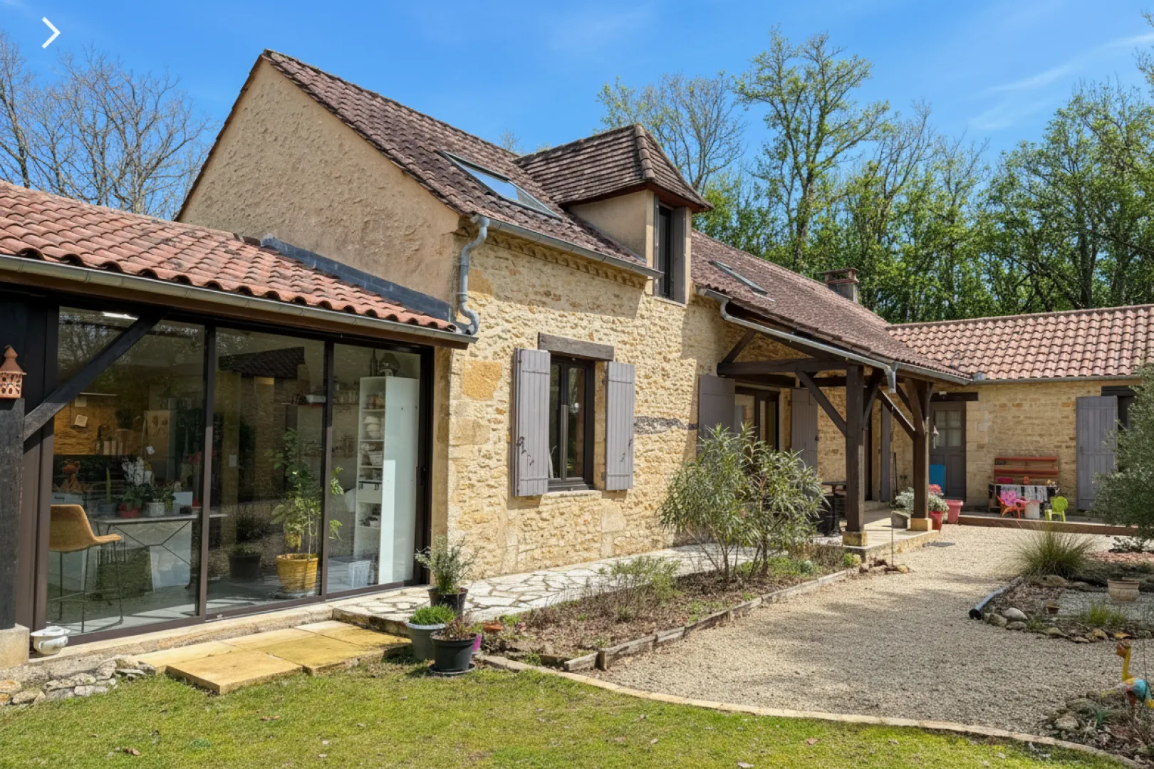 Historic 9-Bedroom Estate with Guesthouses in Dordogne's Périgord Noir - Image 2
