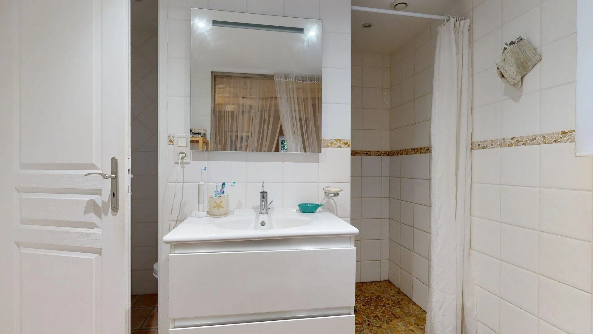 Historic 9-Bedroom Estate with Guesthouses in Dordogne's Périgord Noir - View image 14 of 50