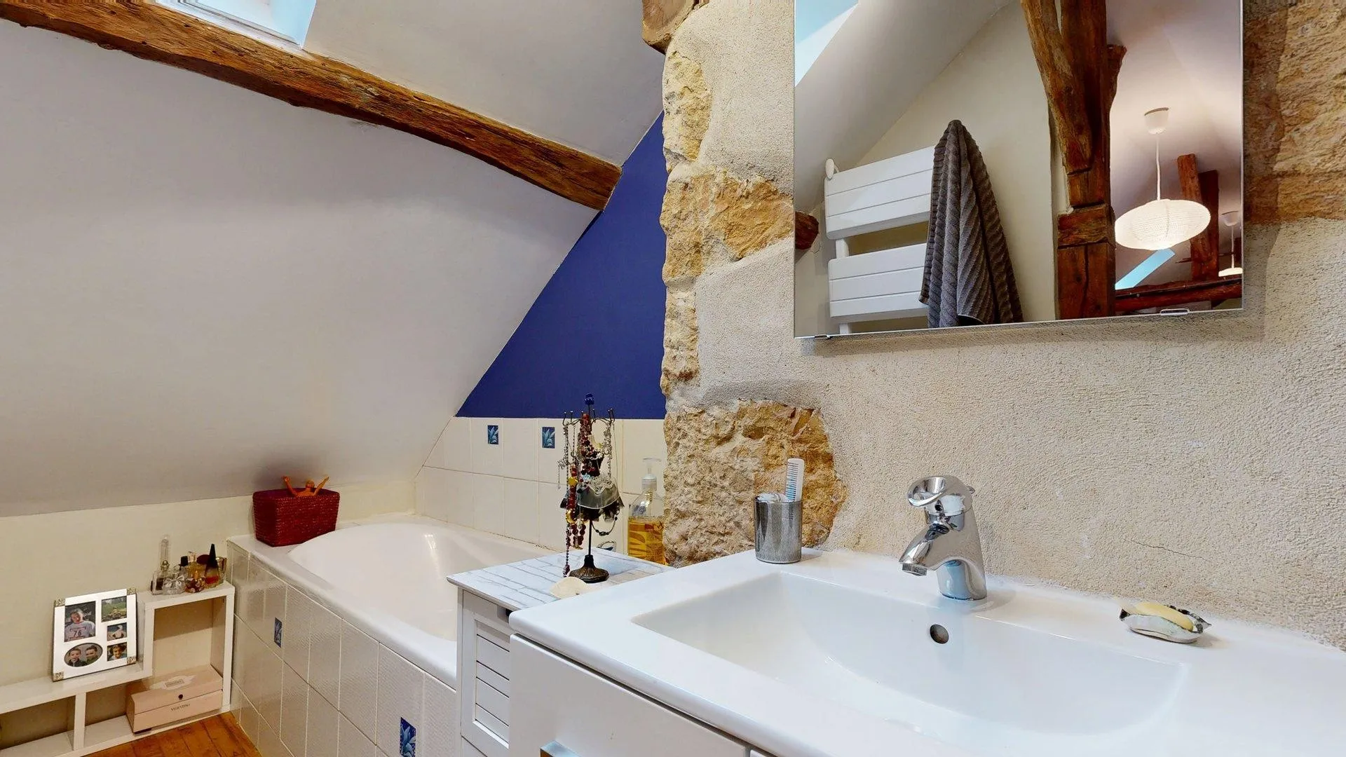 Historic 9-Bedroom Estate with Guesthouses in Dordogne's Périgord Noir - View image 15 of 50