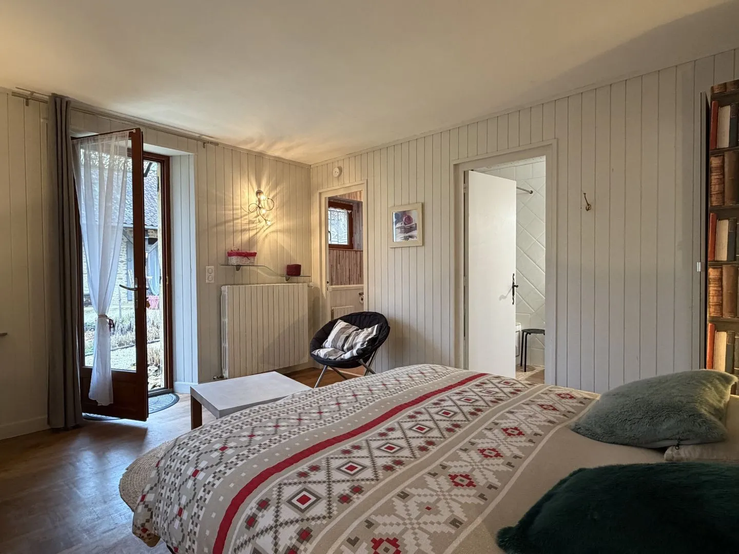 Historic 9-Bedroom Estate with Guesthouses in Dordogne's Périgord Noir - View image 19 of 50