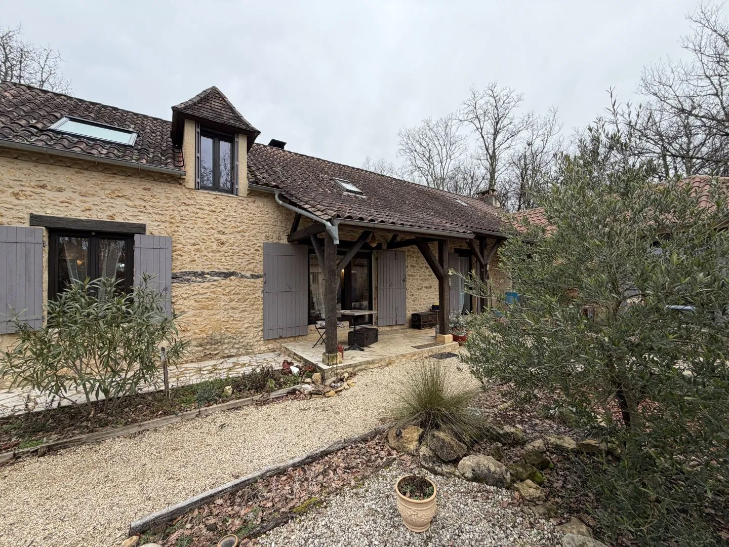 Historic 9-Bedroom Estate with Guesthouses in Dordogne's Périgord Noir - View image 36 of 50