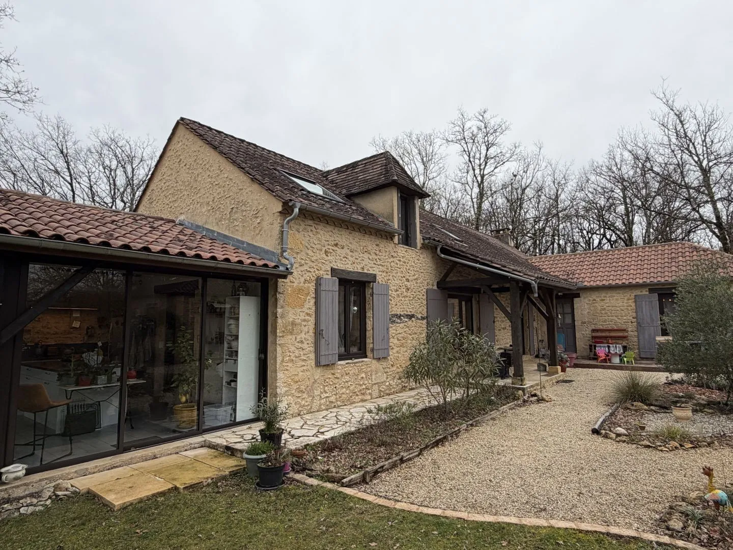 Historic 9-Bedroom Estate with Guesthouses in Dordogne's Périgord Noir - View image 42 of 50