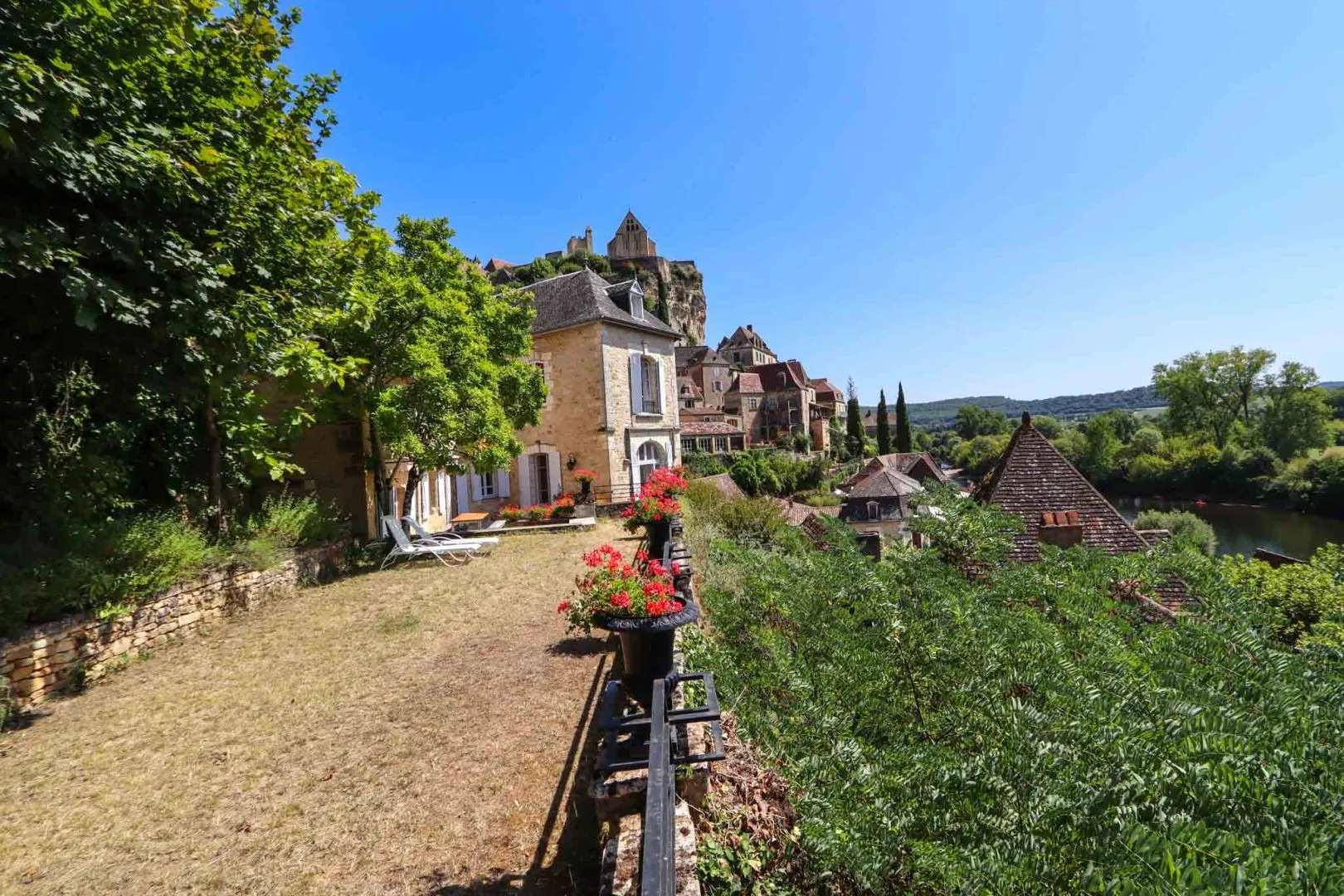 Historic 7-Bedroom House Overlooking Dordogne River in Beynac-et-Cazenac - View image 23 of 40