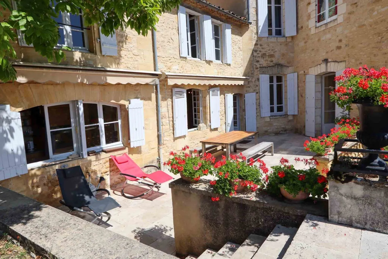 Historic 7-Bedroom House Overlooking Dordogne River in Beynac-et-Cazenac - View image 31 of 40