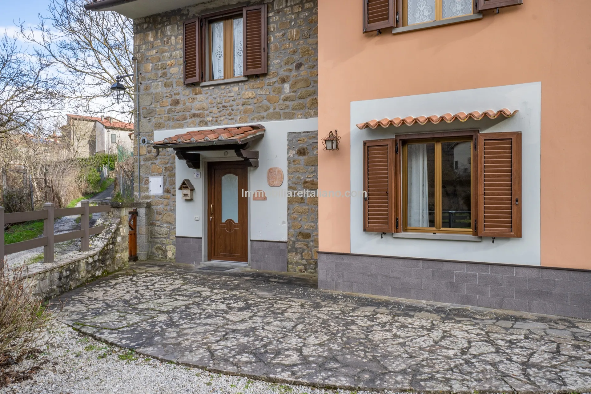 3-Bedroom Villa with Private Garden in Tuscany's Scenic Countryside - Image 5