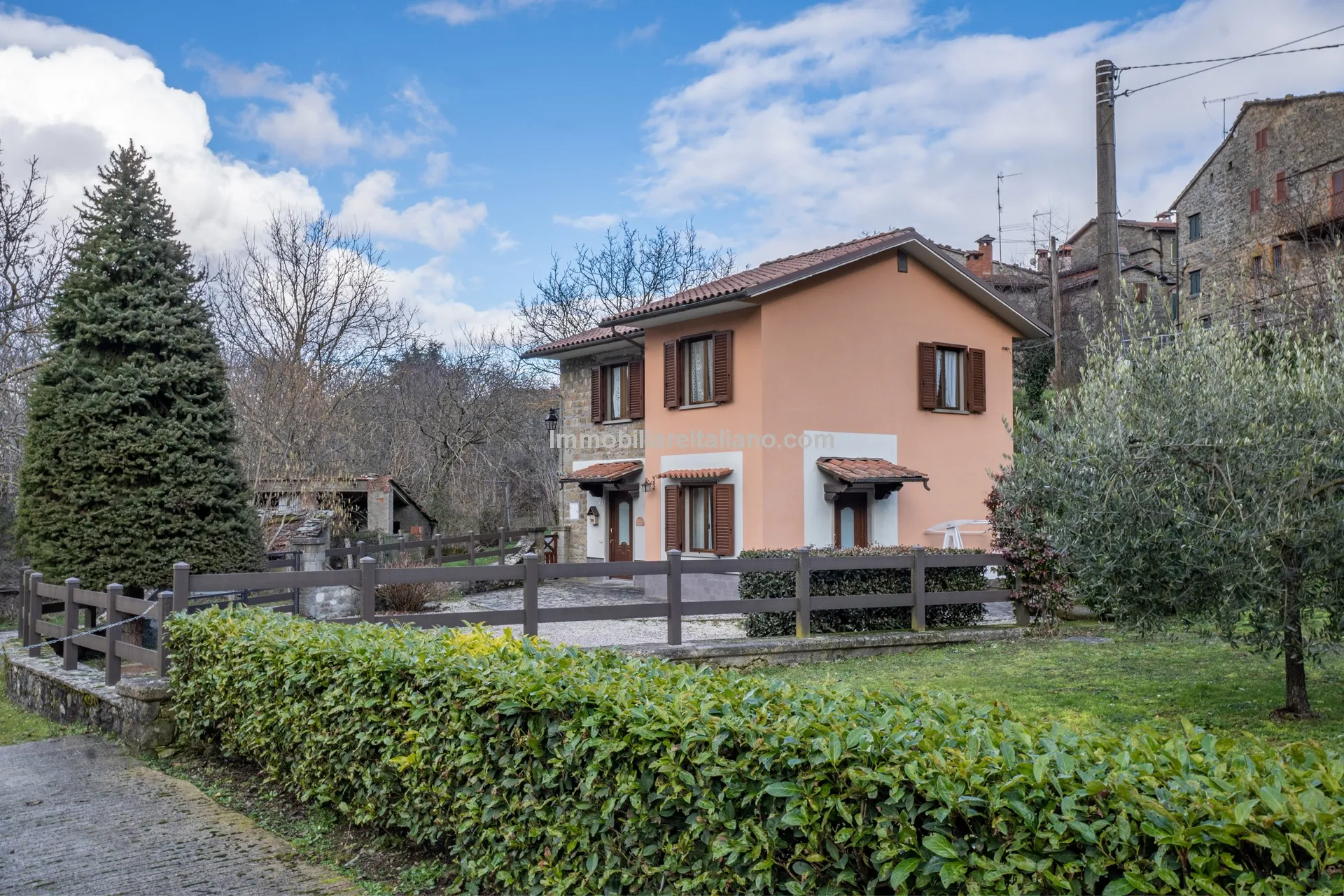 3-Bedroom Villa with Private Garden in Tuscany's Scenic Countryside - View image 11 of 37