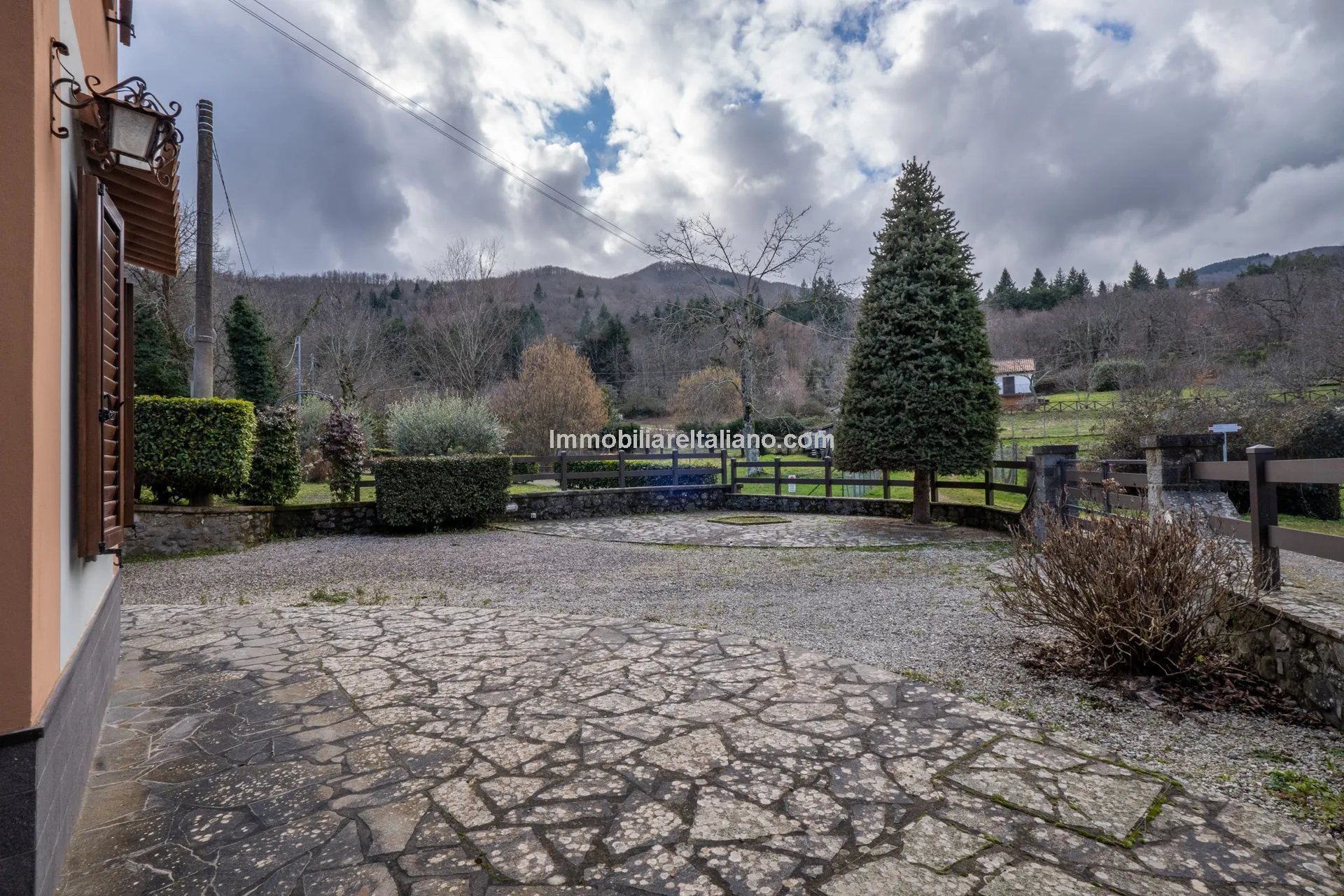 3-Bedroom Villa with Private Garden in Tuscany's Scenic Countryside - View image 17 of 37