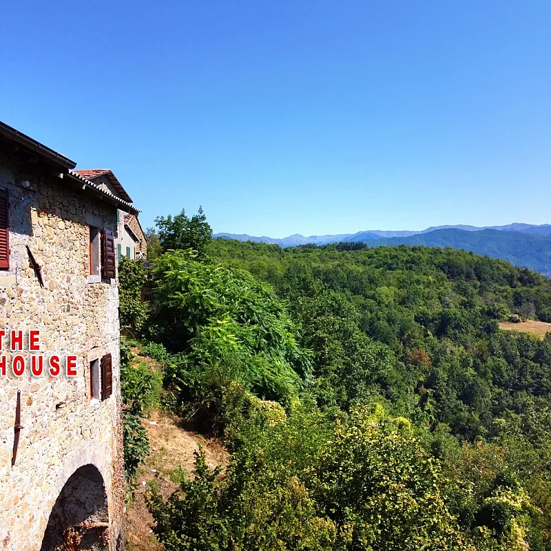 landsbyhus med 5 soveværelser, balkon og parkering i Garfagnana, Toscana