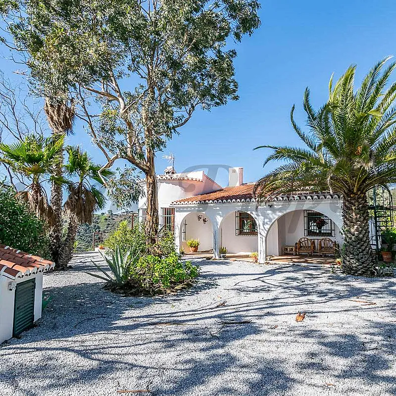 3-Bedroom Country House with Pool and Garden in Cómpeta, Andalucia