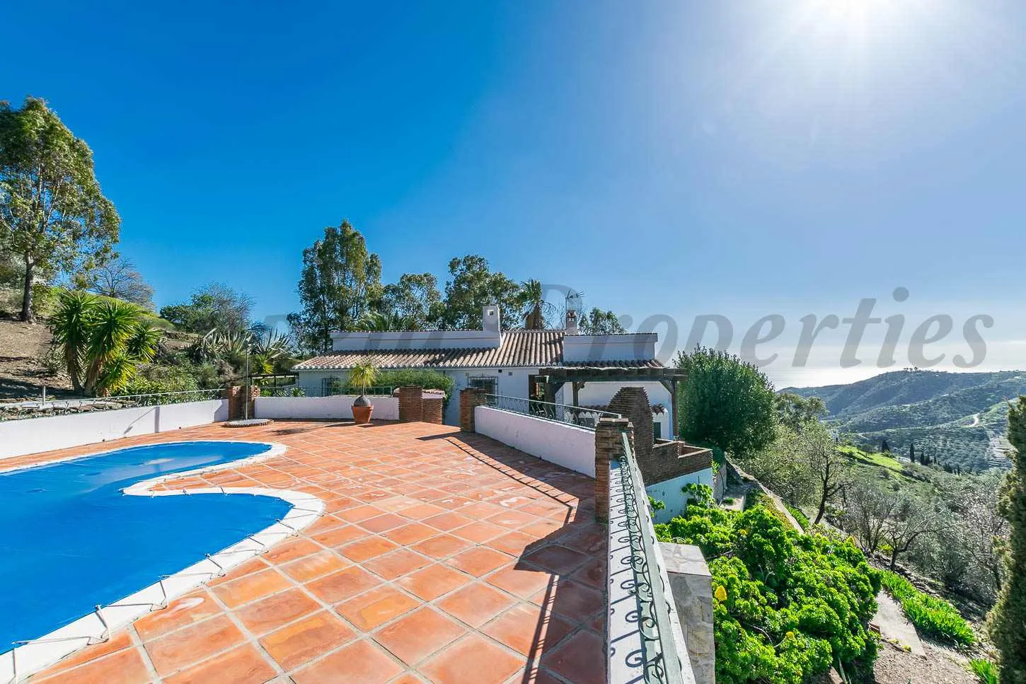 3-Bedroom Country House with Pool and Garden in Cómpeta, Andalucia - Image 2