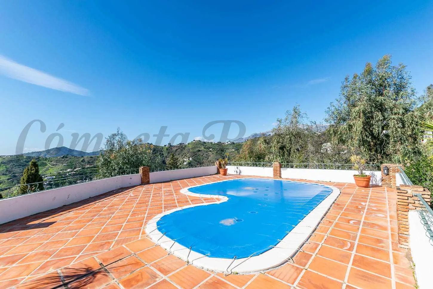 3-Bedroom Country House with Pool and Garden in Cómpeta, Andalucia - Image 3