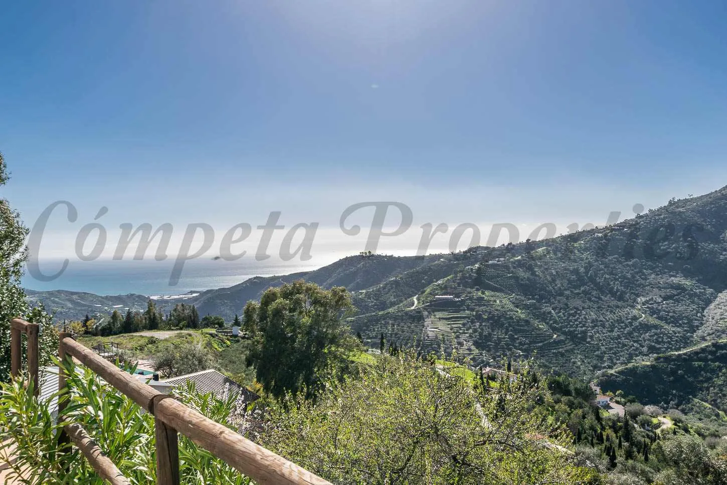 3-Bedroom Country House with Pool and Garden in Cómpeta, Andalucia - Image 4