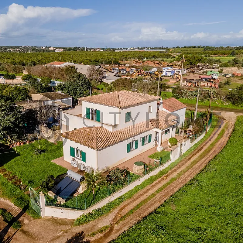 Three-Bedroom House with Expansive Garden near Lagoa, Algarve