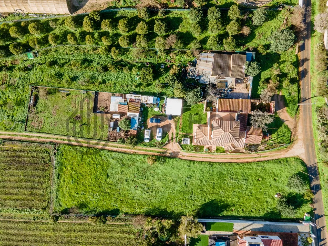 Three-Bedroom House with Expansive Garden near Lagoa, Algarve - Image 4